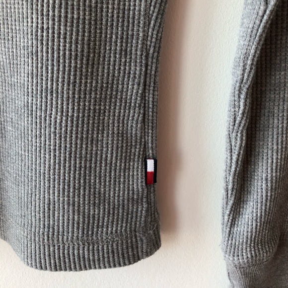 Tommy Hilfiger Grey Scoop Neck Crop Top - Picture 4 of 5